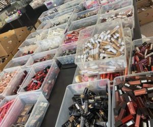 Wholesale Jaclyn Cosmetics Liquidation Pallet – bulk beauty products shipped from Indiana warehouse