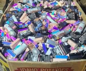 Wholesale Laura Geller makeup Pallets Liquidation - Buy Laura Geller makeup near me