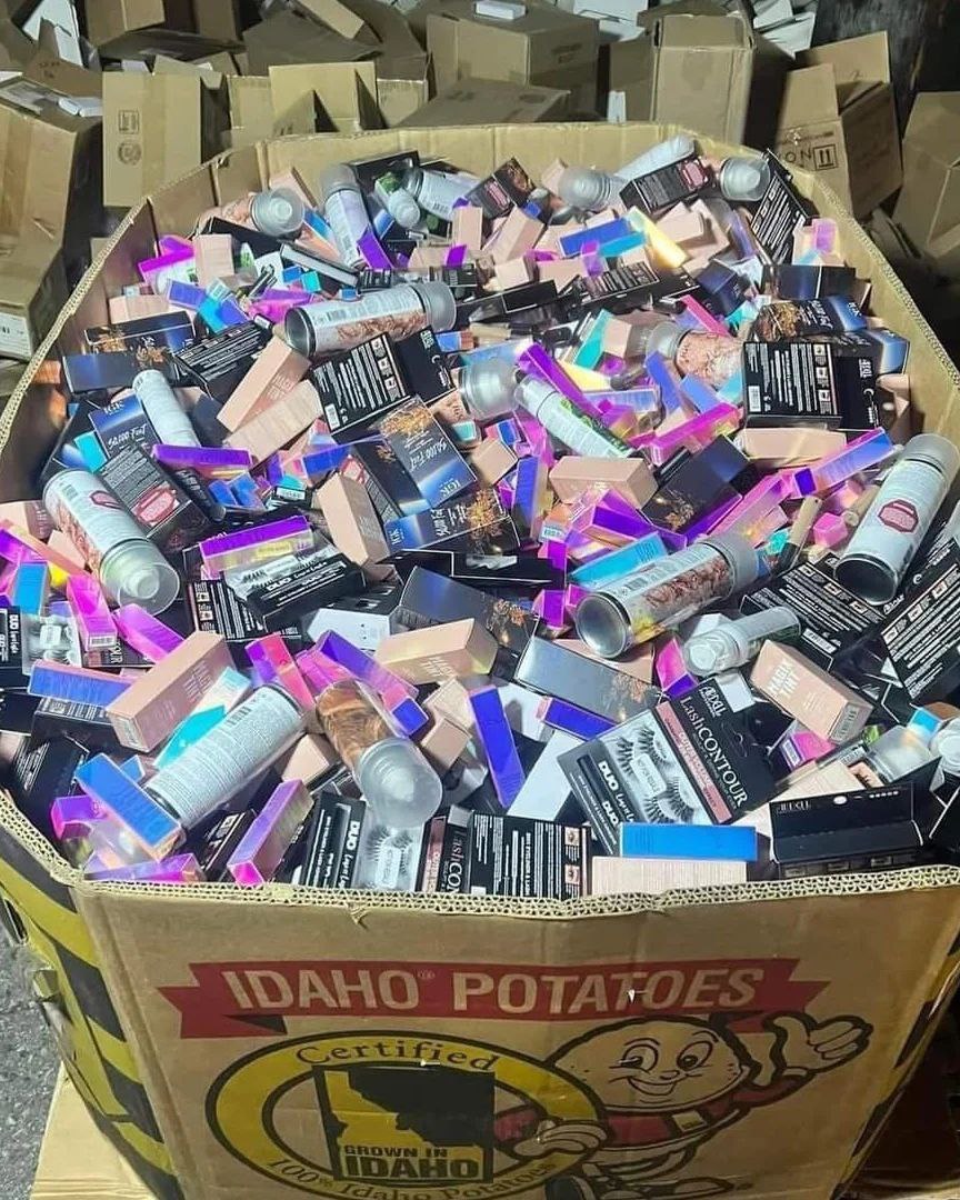 Wholesale Laura Geller makeup Pallets Liquidation - Buy Laura Geller makeup near me